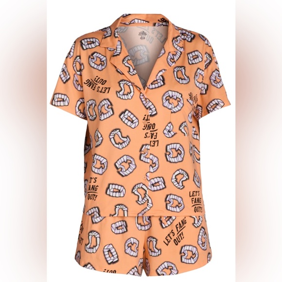New Halloween Women’s Fang Print Shorty Pajama Set, 2-Piece Medium (8-10) - Picture 8 of 10